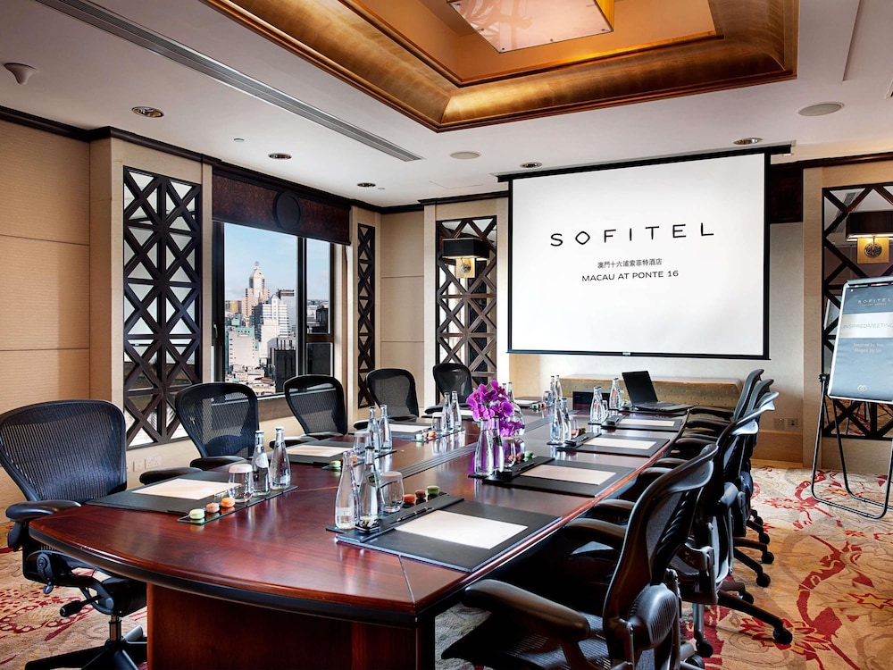 Sofitel Macau at Ponte 16 60/71