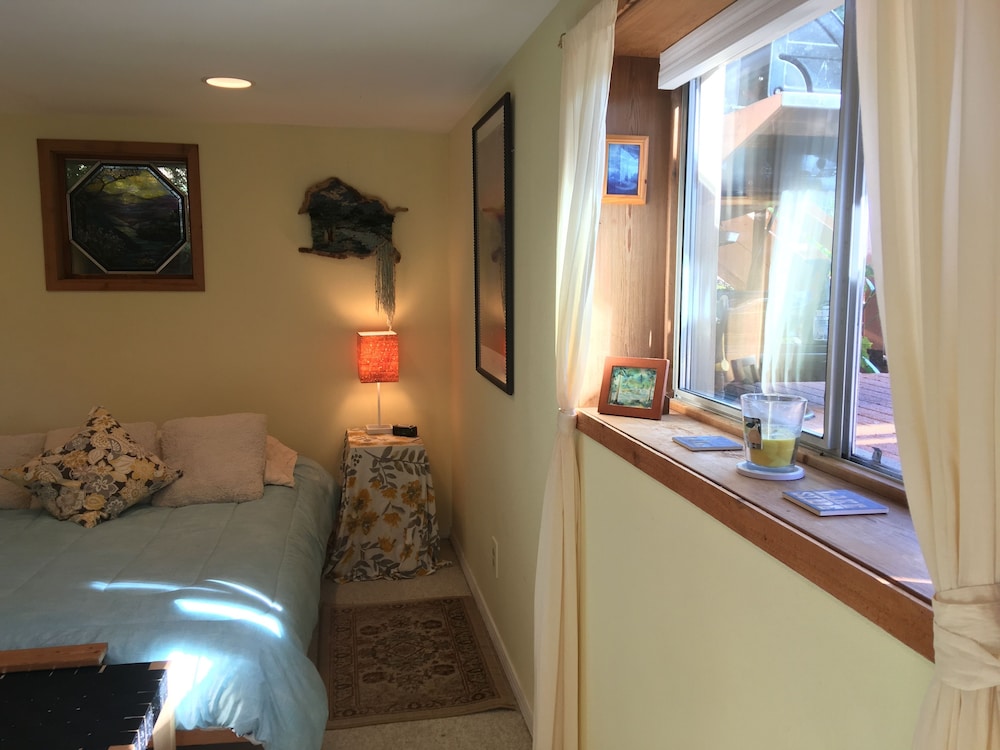 Cottage Lake Bed And Breakfast 4/50