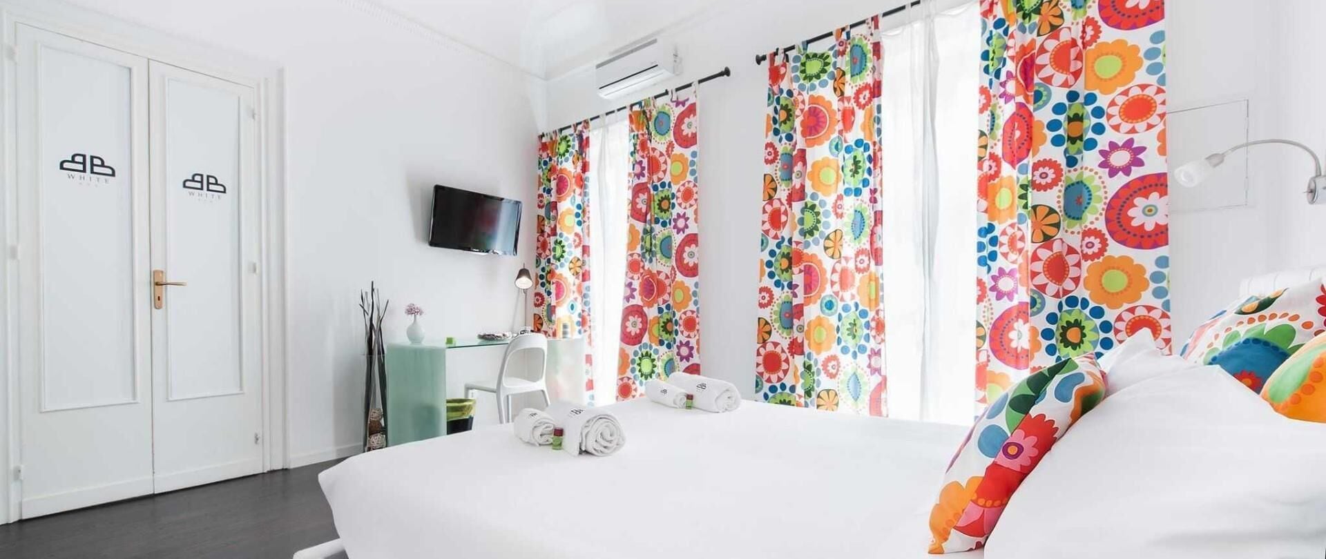 BASIC, DOUBLE BED, EXTERNAL BATHROOM