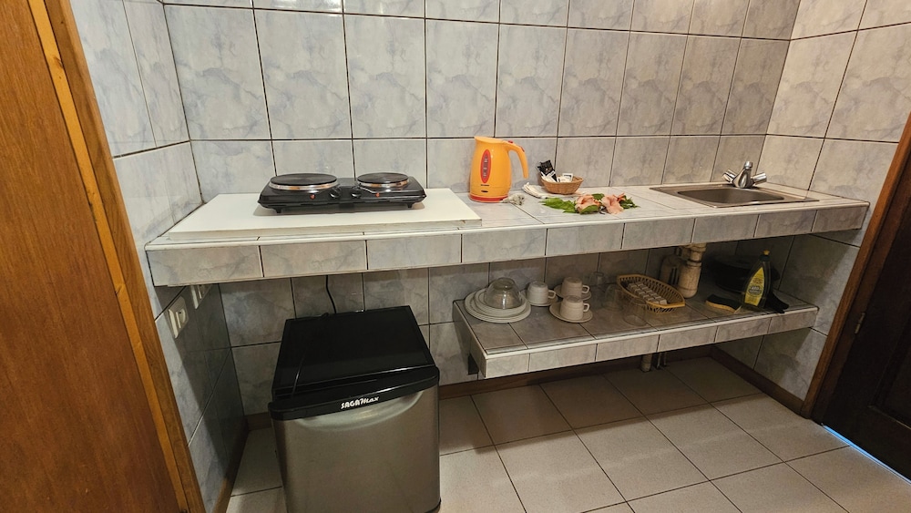 Bungalow, Queen Bed, No Air Condition, Garden Area, Hotel Hibiscus 7/8
