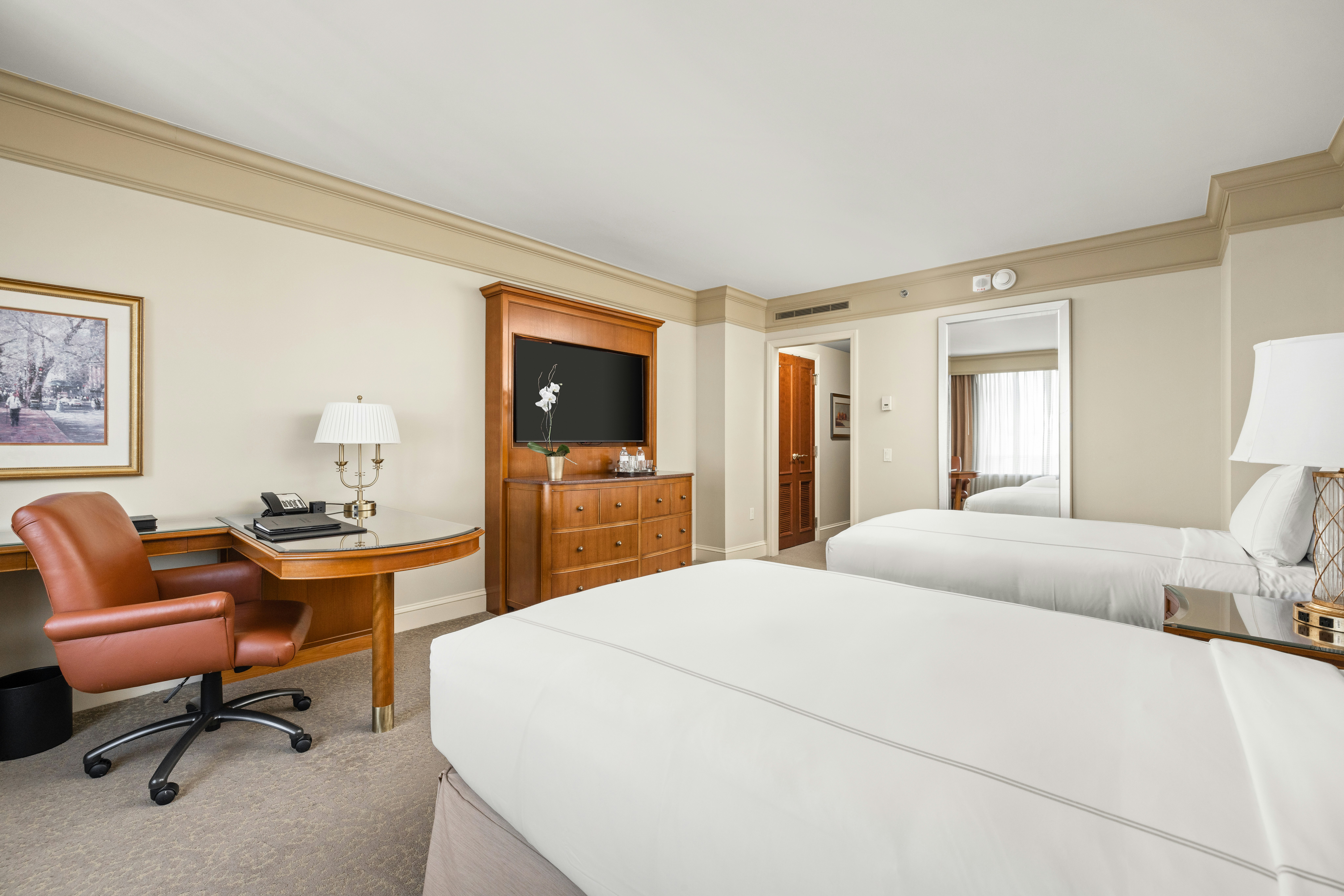DELUXE, 2 DOUBLE BEDS