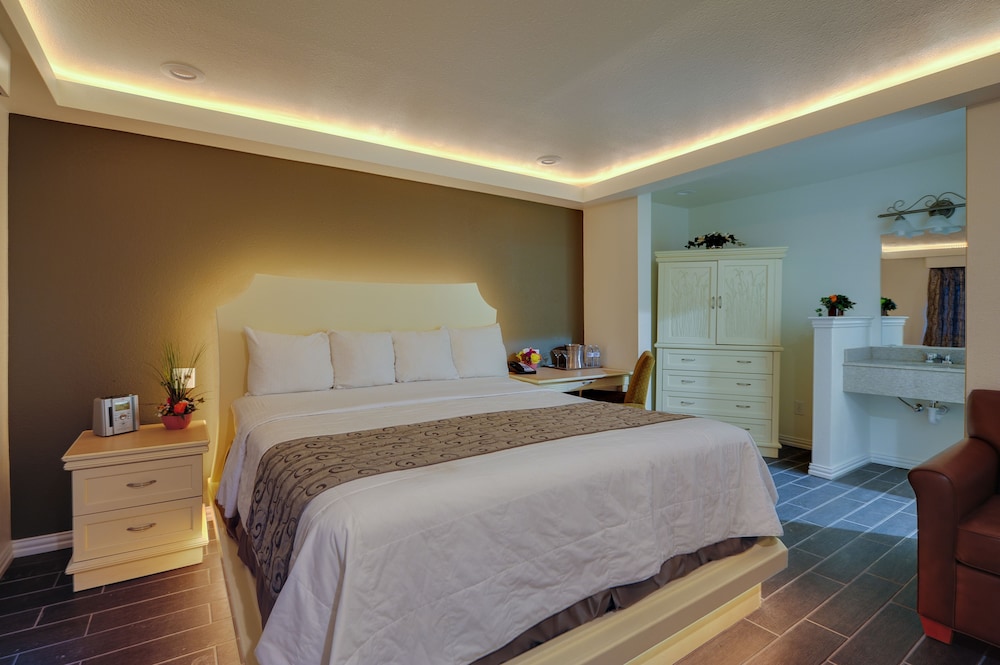 EXECUTIVE, SUITE