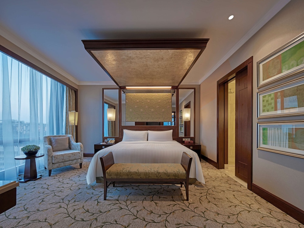 Futian Shangri-La Shenzhen 8/70