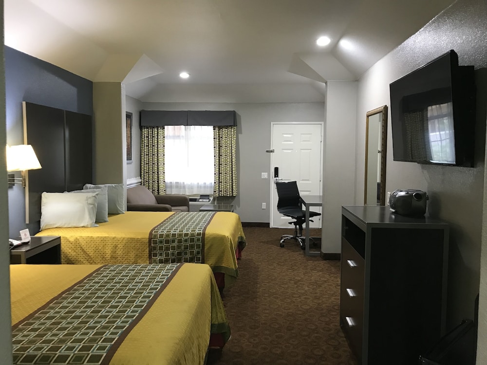 Camelot Inn Suites Veterans Memorial/Nw Houston 16/37