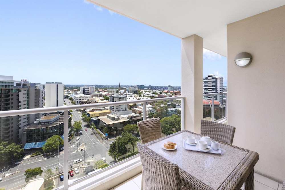 Oaks Brisbane Lexicon Suites 24/37
