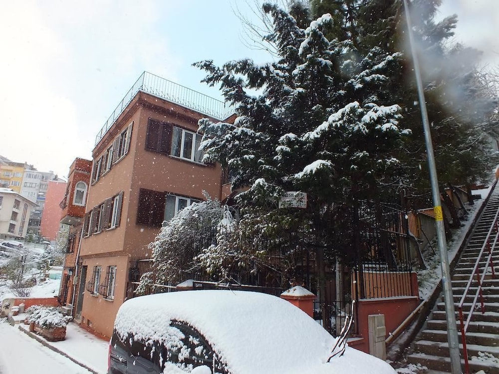 Yesim Suites 2/35