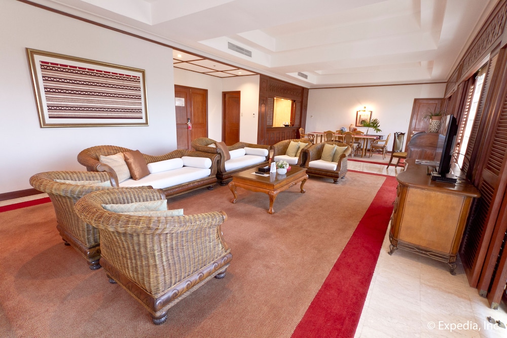 Waterfront Airport Hotel Casino Mactan 35/50