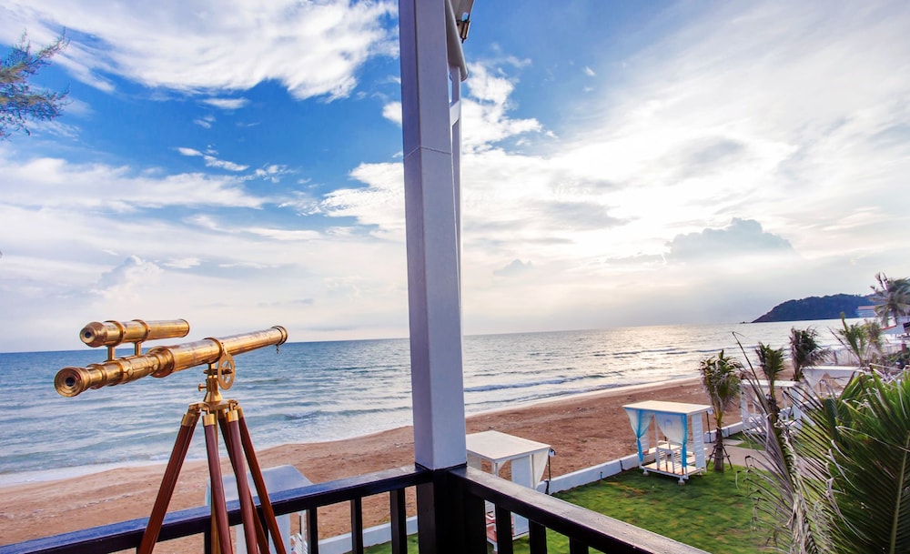 Saint Tropez Beach Resort Hotel 63/74