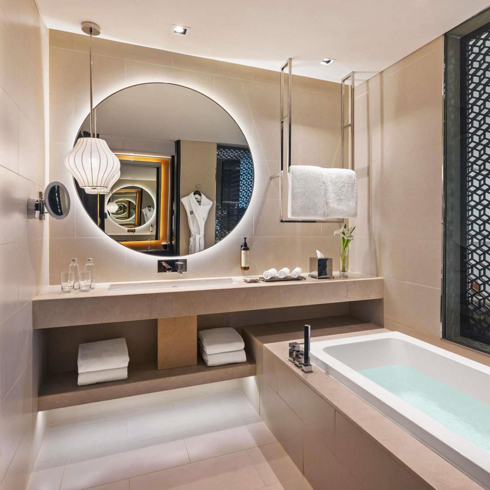 جناح جونيور بسرير كينج للمدخنين، فيرمونت الرياض(Fairmont Riyadh) 6/7