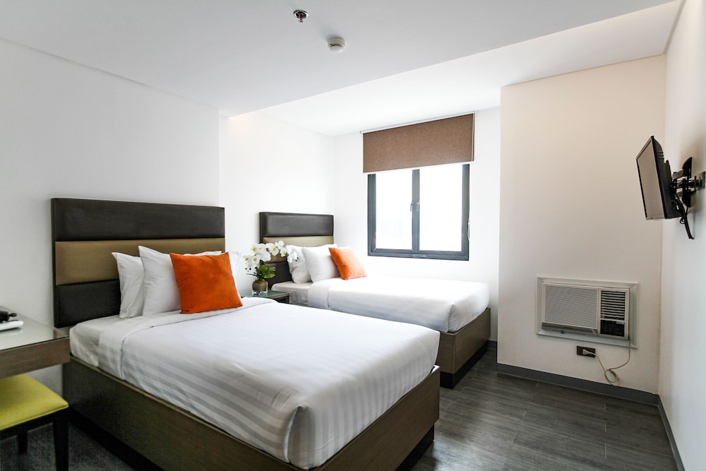 Privato Makati 10/41