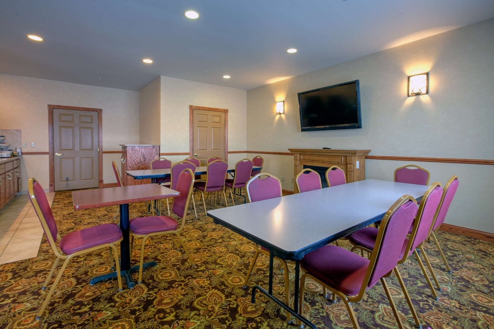 Country Inn Suites By Radisson Forest Lake Mn 36/37