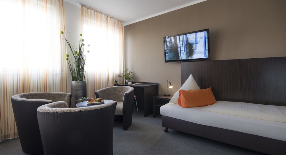 ROOM, SINGLE