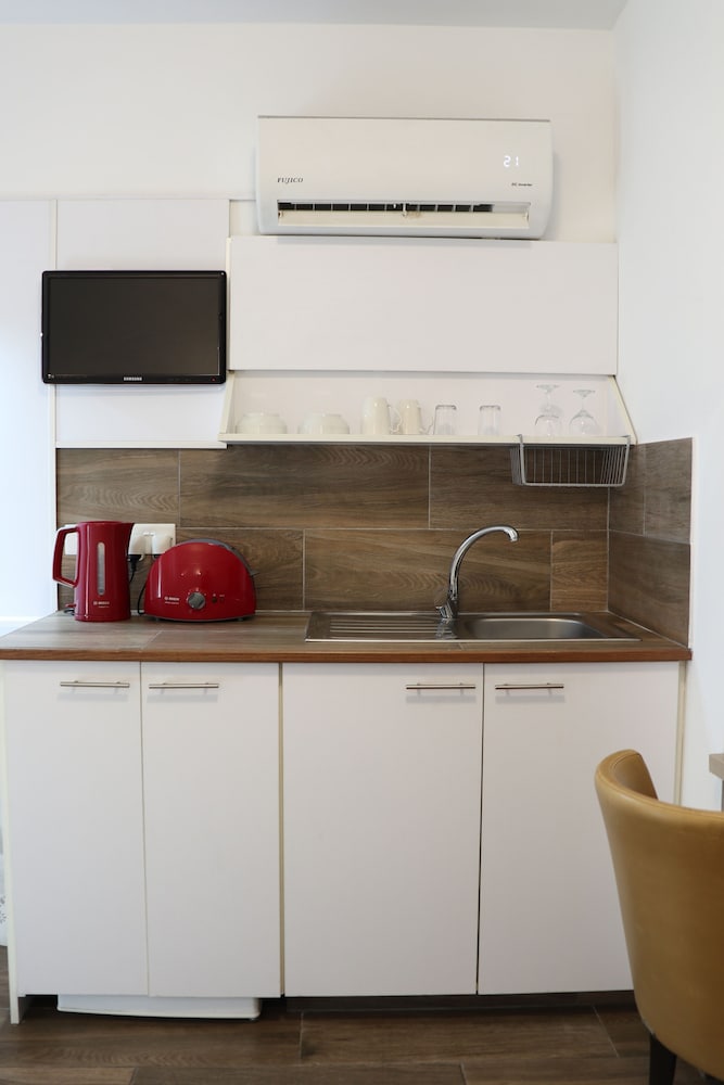 Layiotis Hotel Apartments 7/23