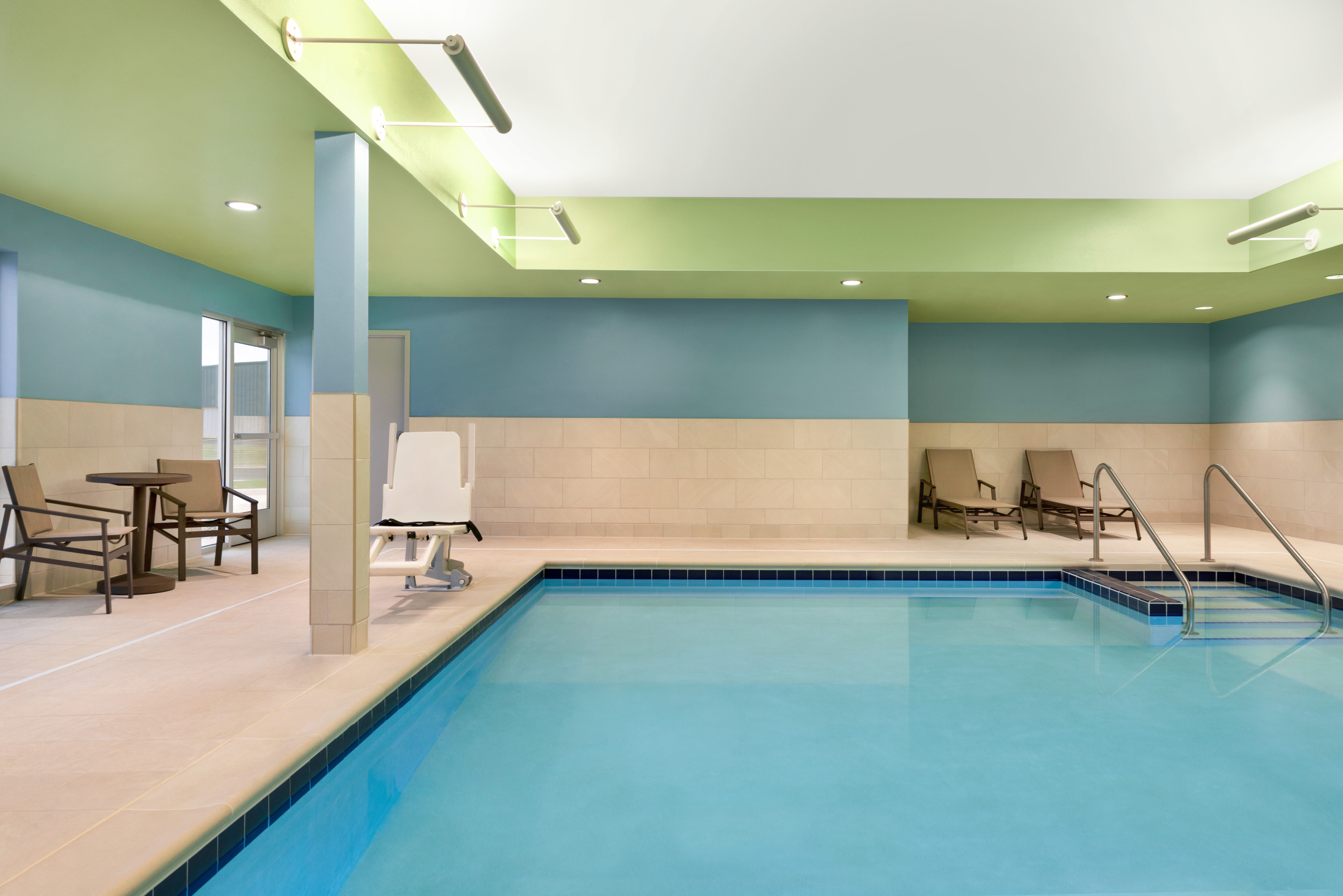 Holiday Inn Express Suites Beaver Dam 26/50