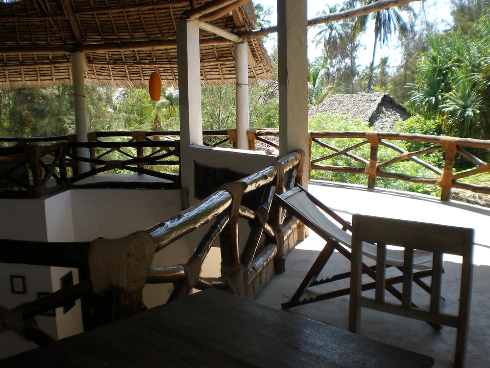 Casa Umoja Guesthouse 32/50