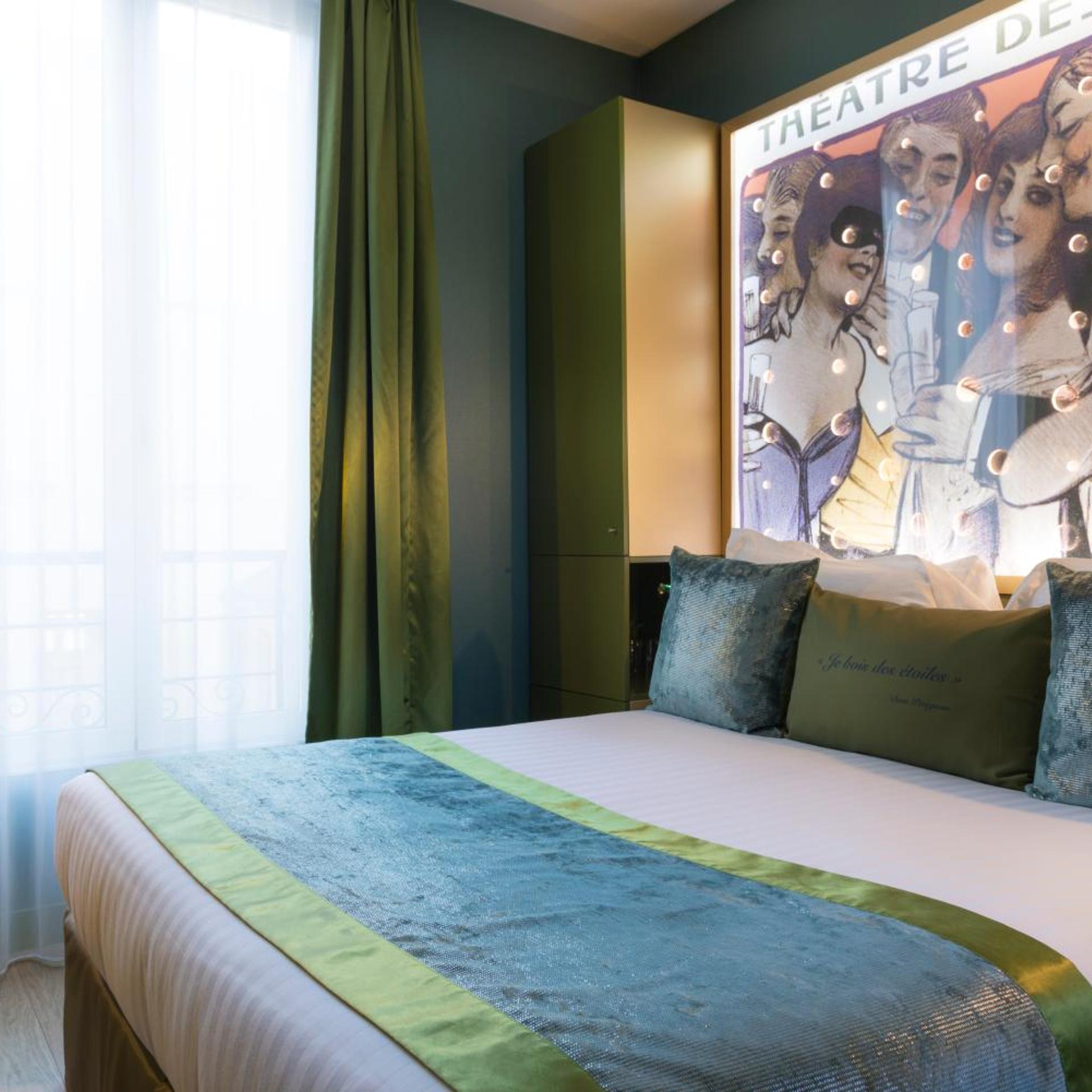 Adjoining, 2 Rooms, Single Bed، Les Bulles de Paris Hotel 3/5
