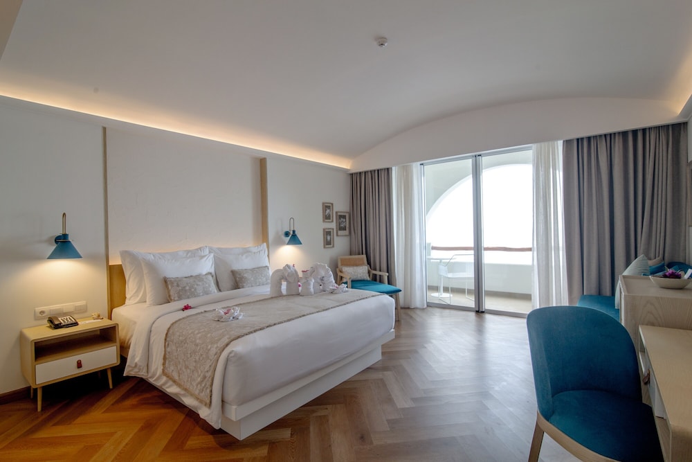 OCEAN, DELUXE, KING BED