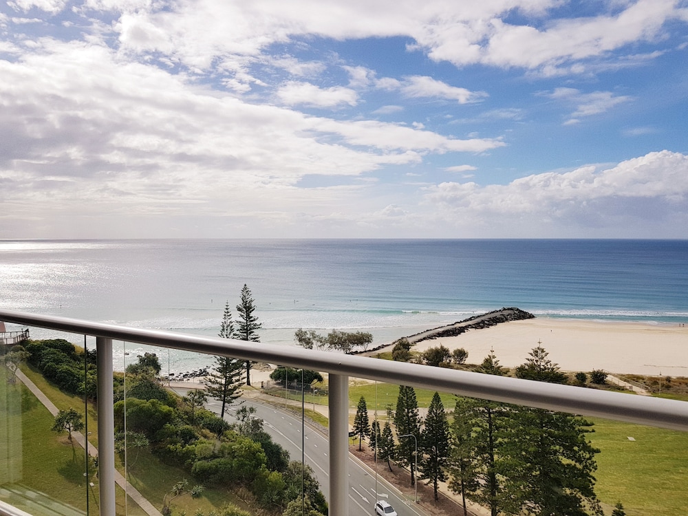 Blue C Coolangatta 72/77