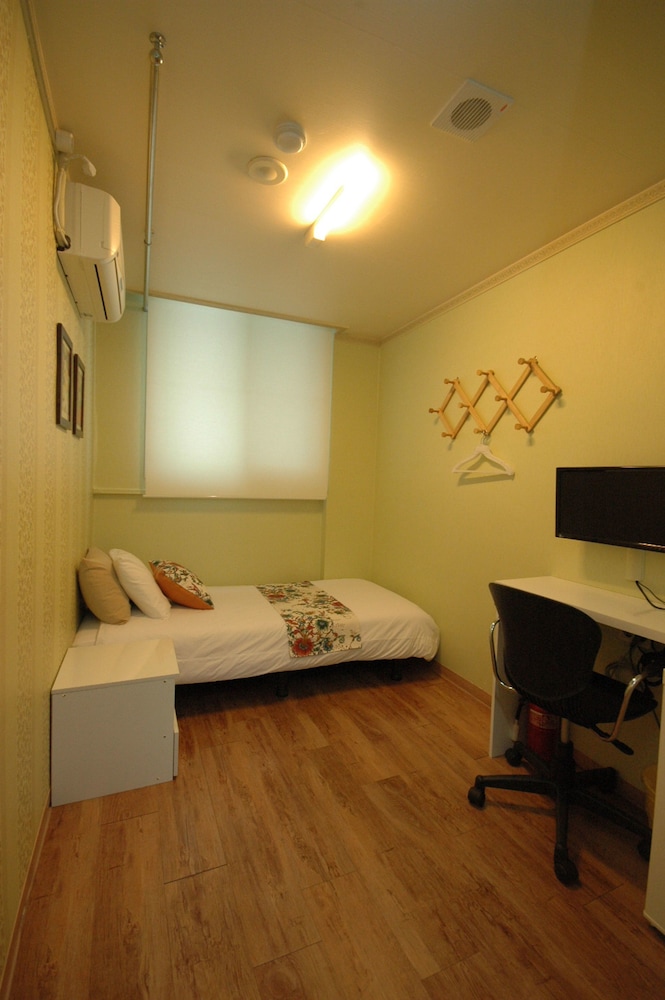 E Residence 17/25