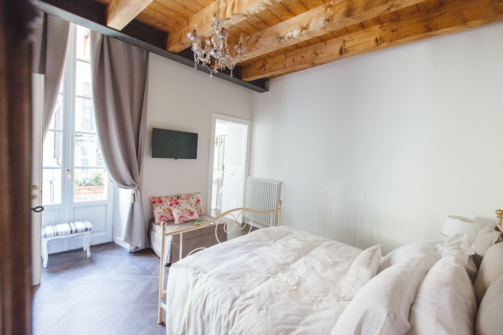 Alessia's Place 9/50