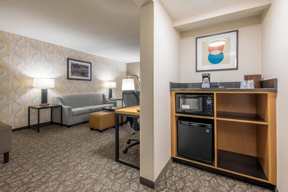 Drury Inn and Suites St Louis Airport 8/49