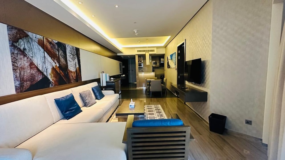 Hyatt Regency Dubai Creek Heights 48/72