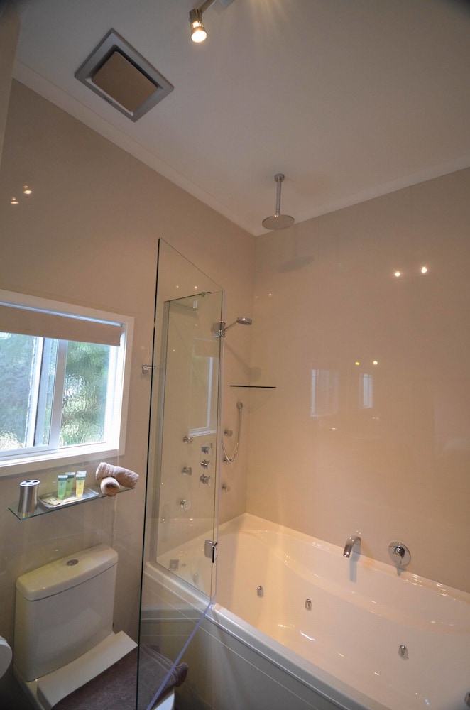 2 Bedrooms, Romantic, Spa, Villa, Jetted Tub، Cumberland Resort And Spa 4/4