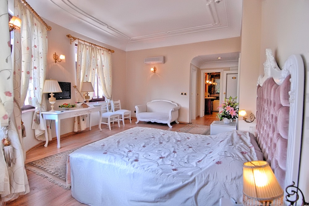 SUITE, BALCONY