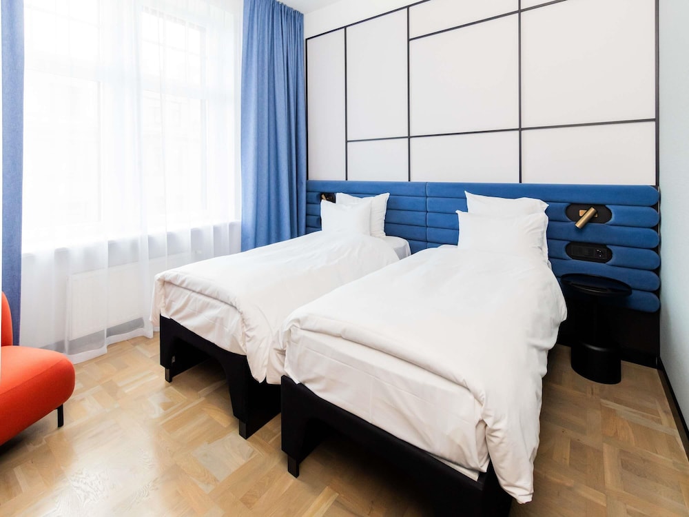 CLASSIC, TWIN BEDS