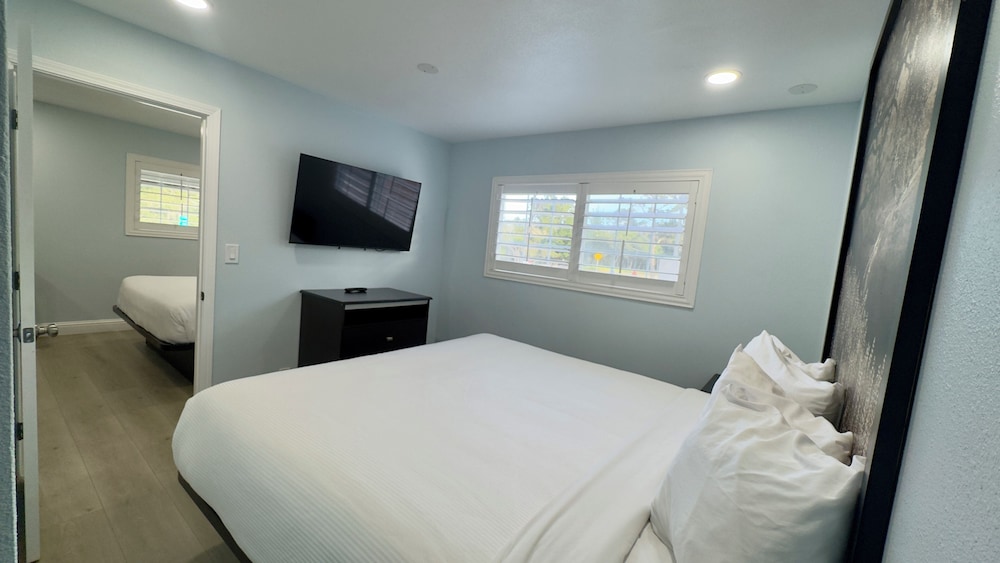 Pelican Inn Monterey Ca 25/69