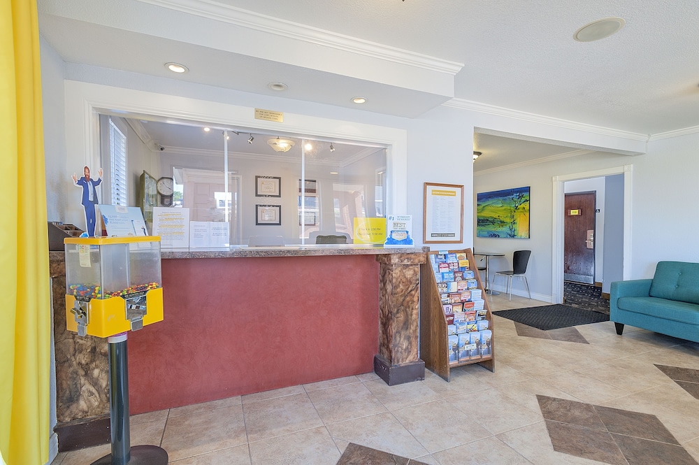Super 8 by Wyndham Colorado Springs/Chestnut Street 6/29