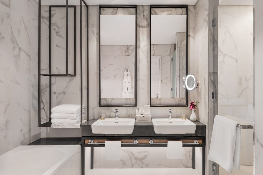 غرفة ديلوكس بسريرين منفصلين بإطلالة على الجبل، Address Beach Resort Fujairah 3/3