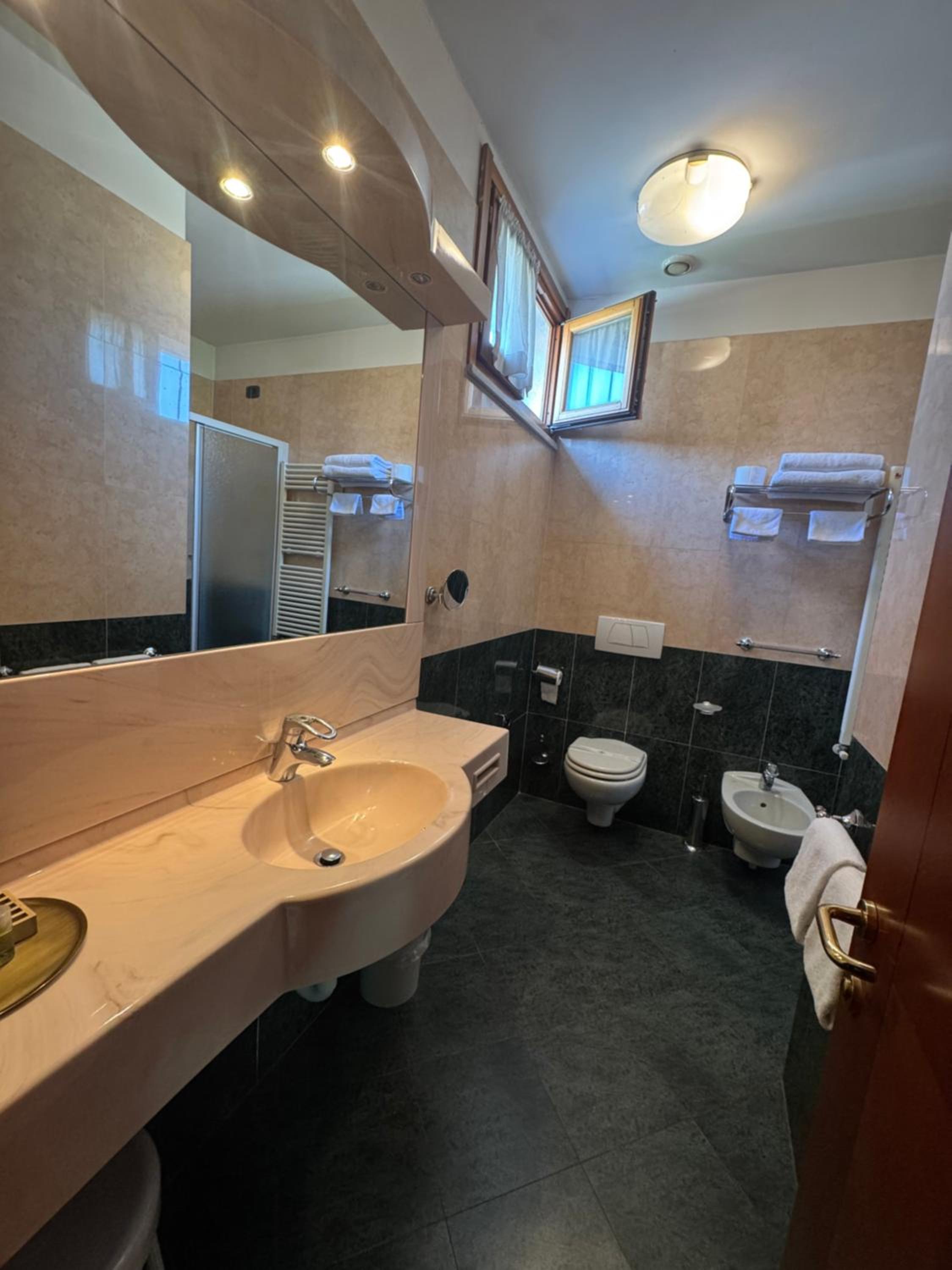 Hotel Valganna Srl Ex Valganna 50/50