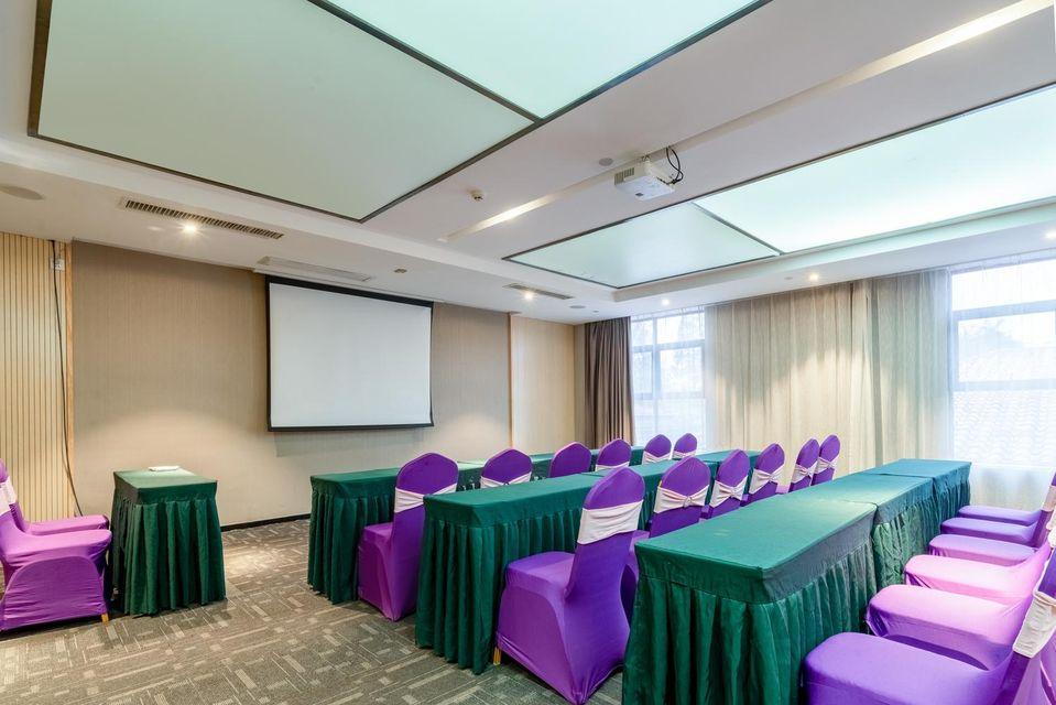 Lavande Hotel (Guiyang Huaxi) 22/23