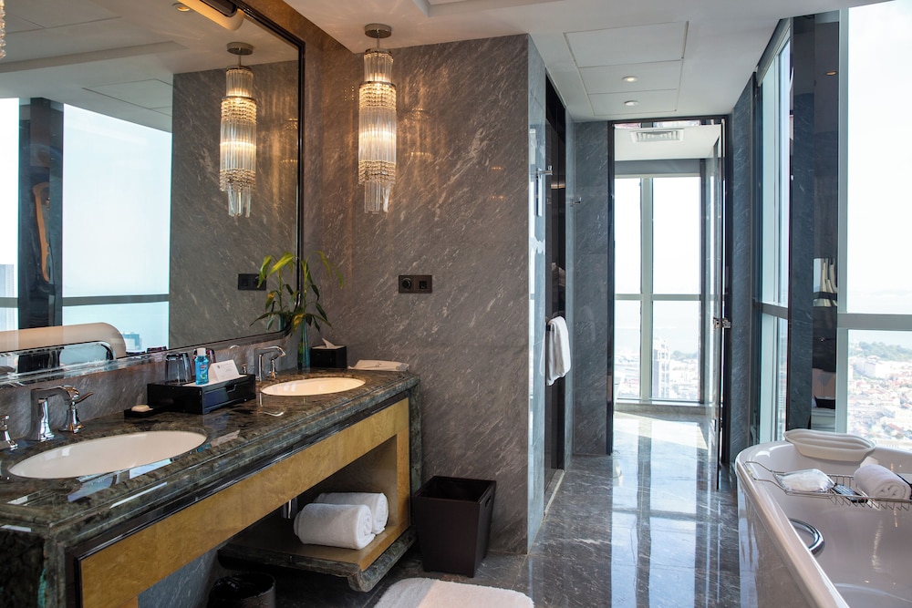 Pullman Yantai Center 49/50