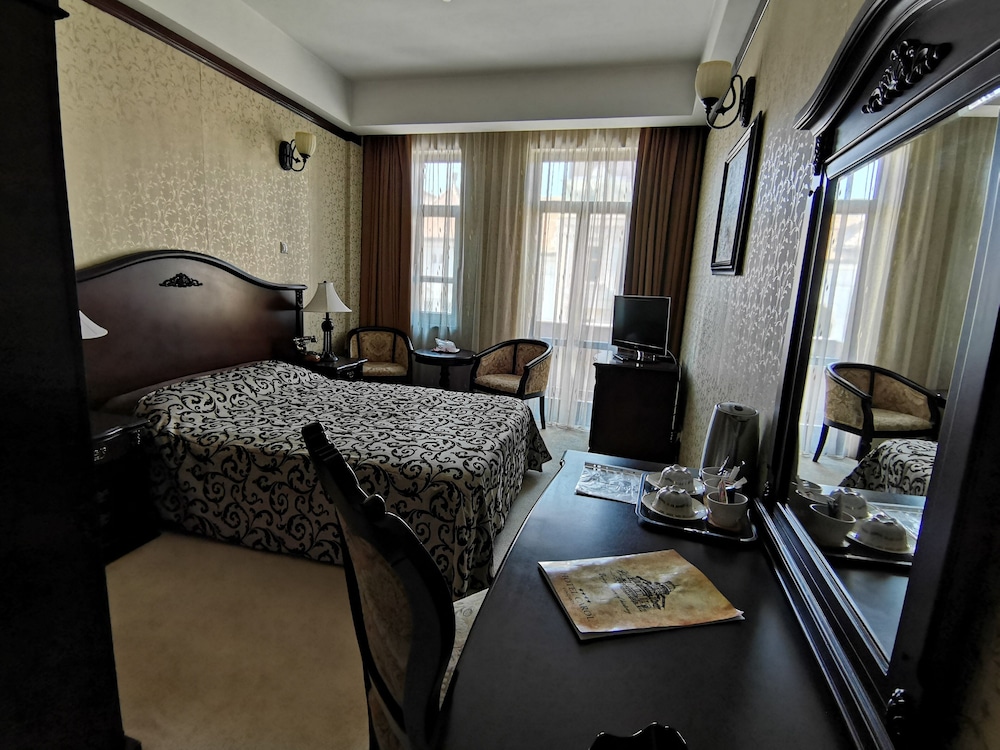 Hotel Carol 36/42