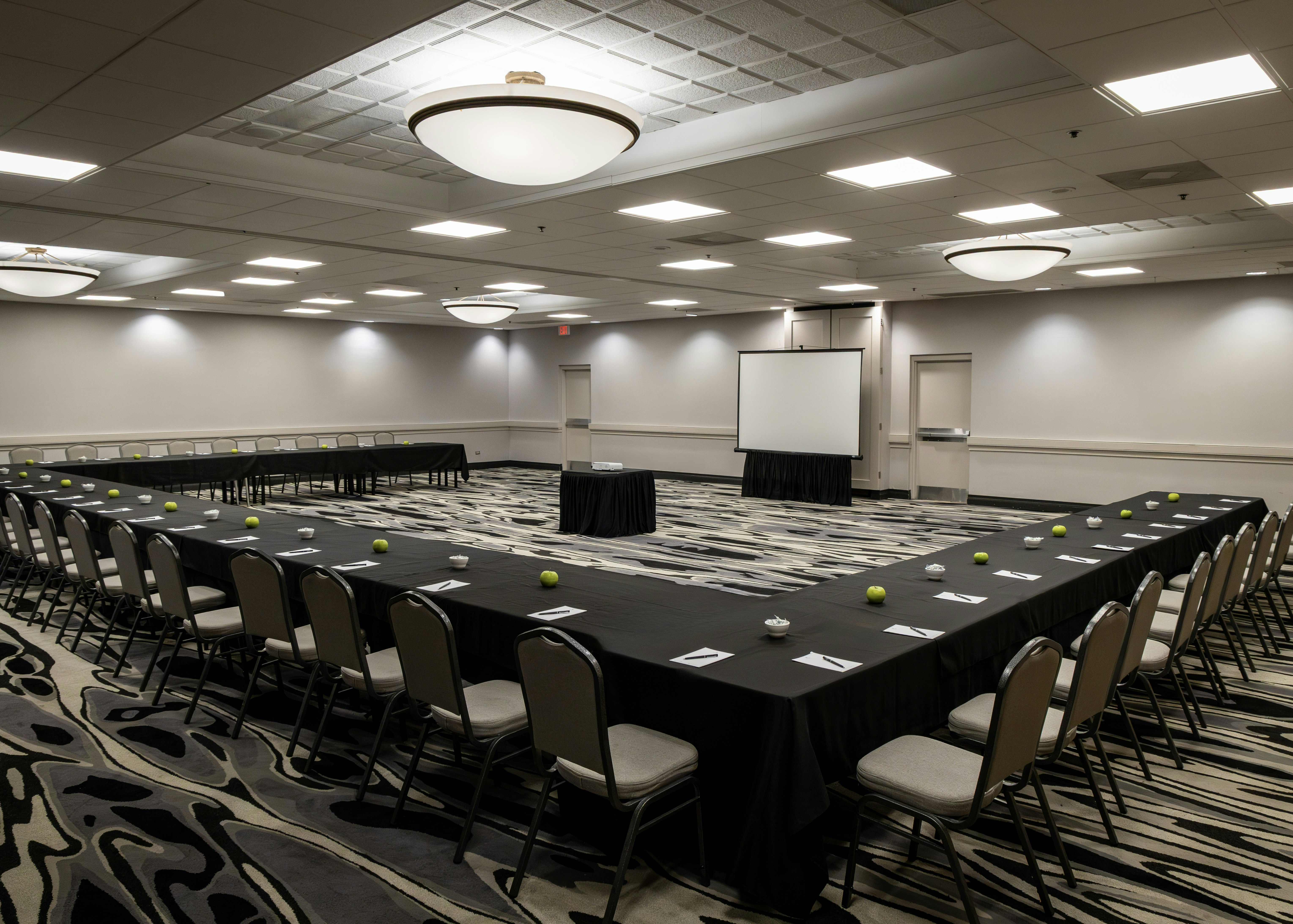 Embassy Suites by Hilton Chicago Schaumburg Woodfield 47/55