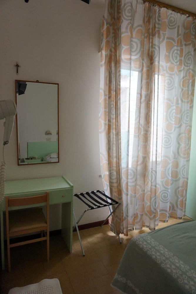 Hotel Aurora 4/27