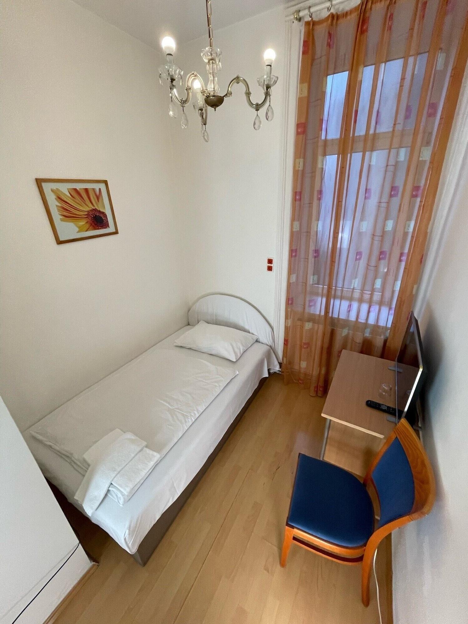 Room, Single