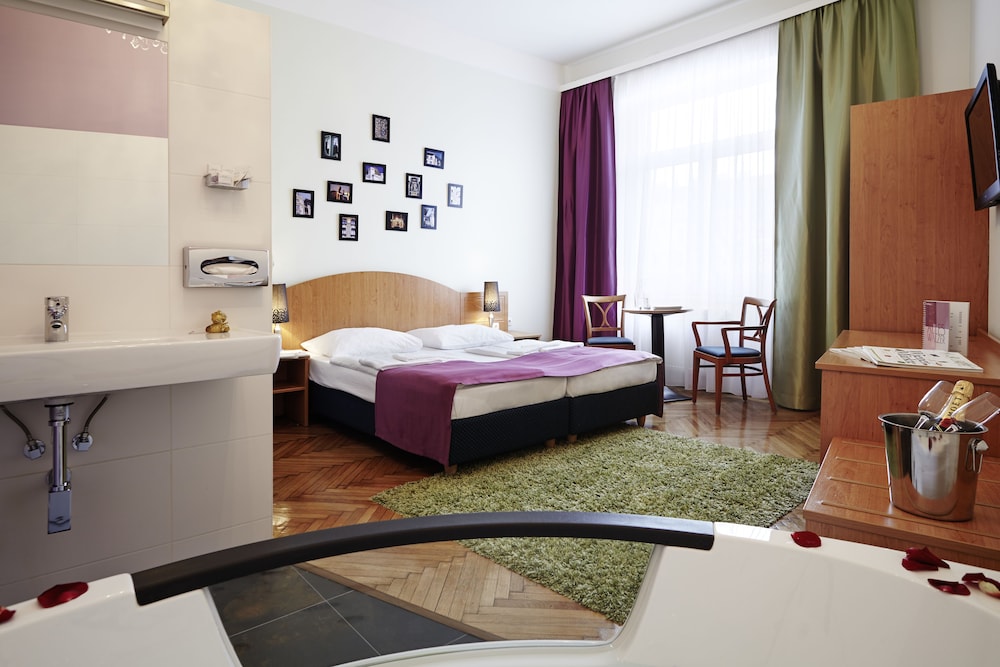 Boutique Hotel Donauwalzer 24/76