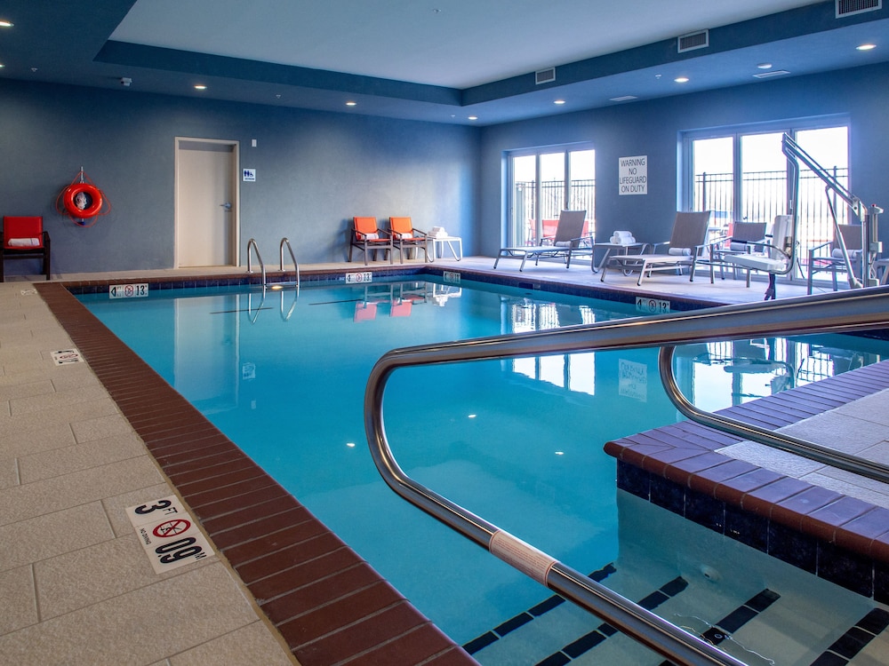 Holiday Inn Express & Suites Oklahoma City Airport 1/36