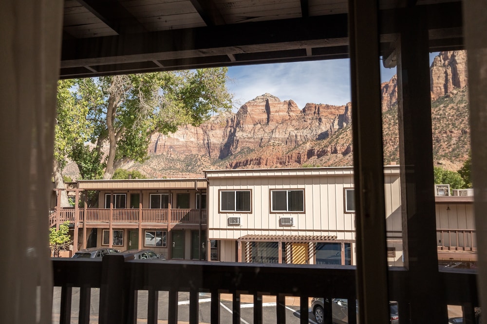 Zion Pioneer Lodge 2/66