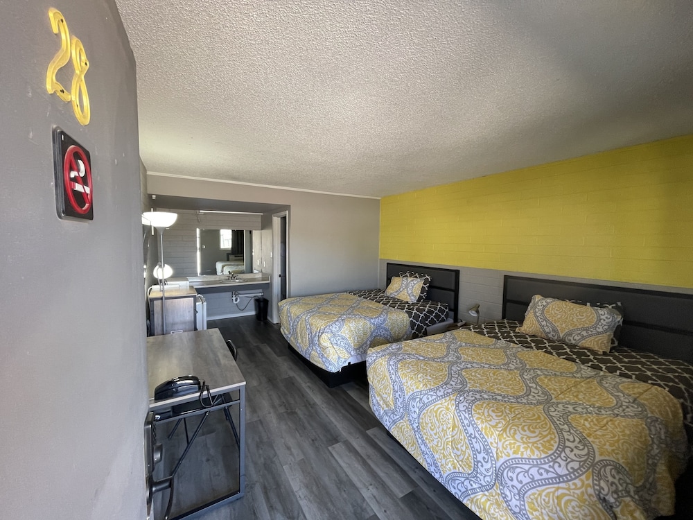 Belle-Aire Motel 27/58