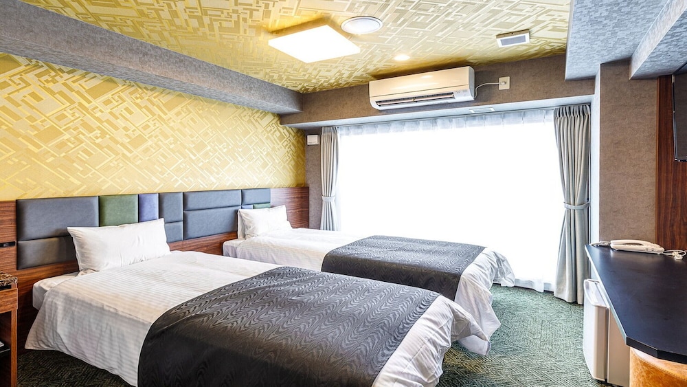 ROOM, TWIN BEDS