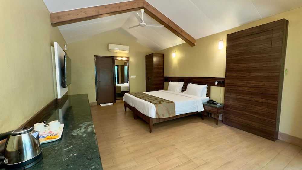 The Upper Deck Resort 11/50