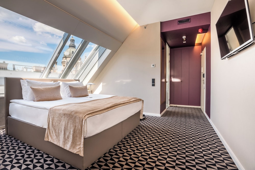 ANDRASSY, SUITE, TOP FLOOR