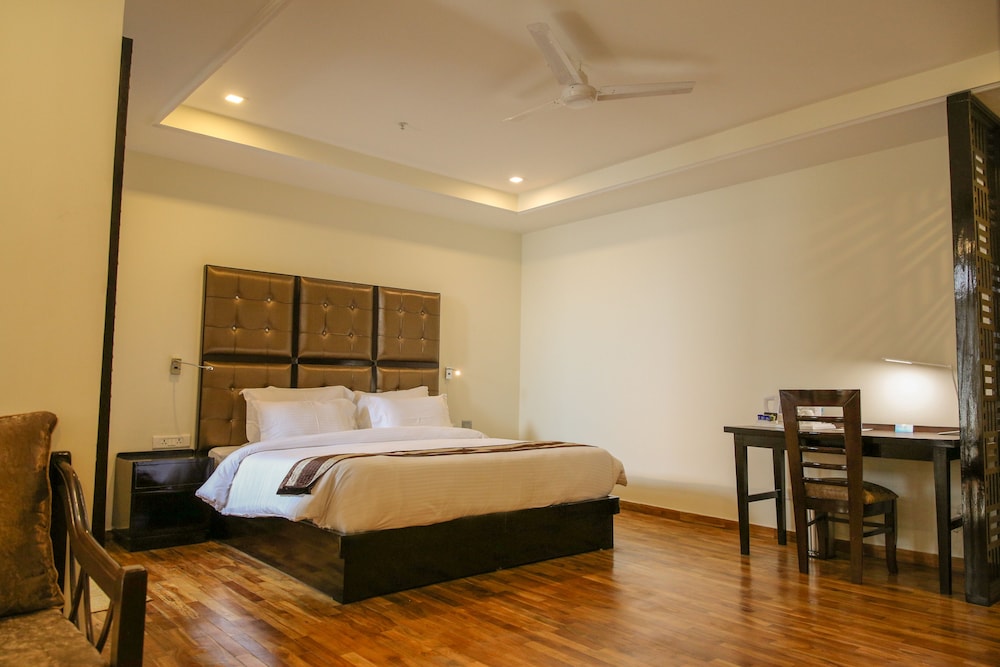 Hotel Boulevard، Dehradun 7/24