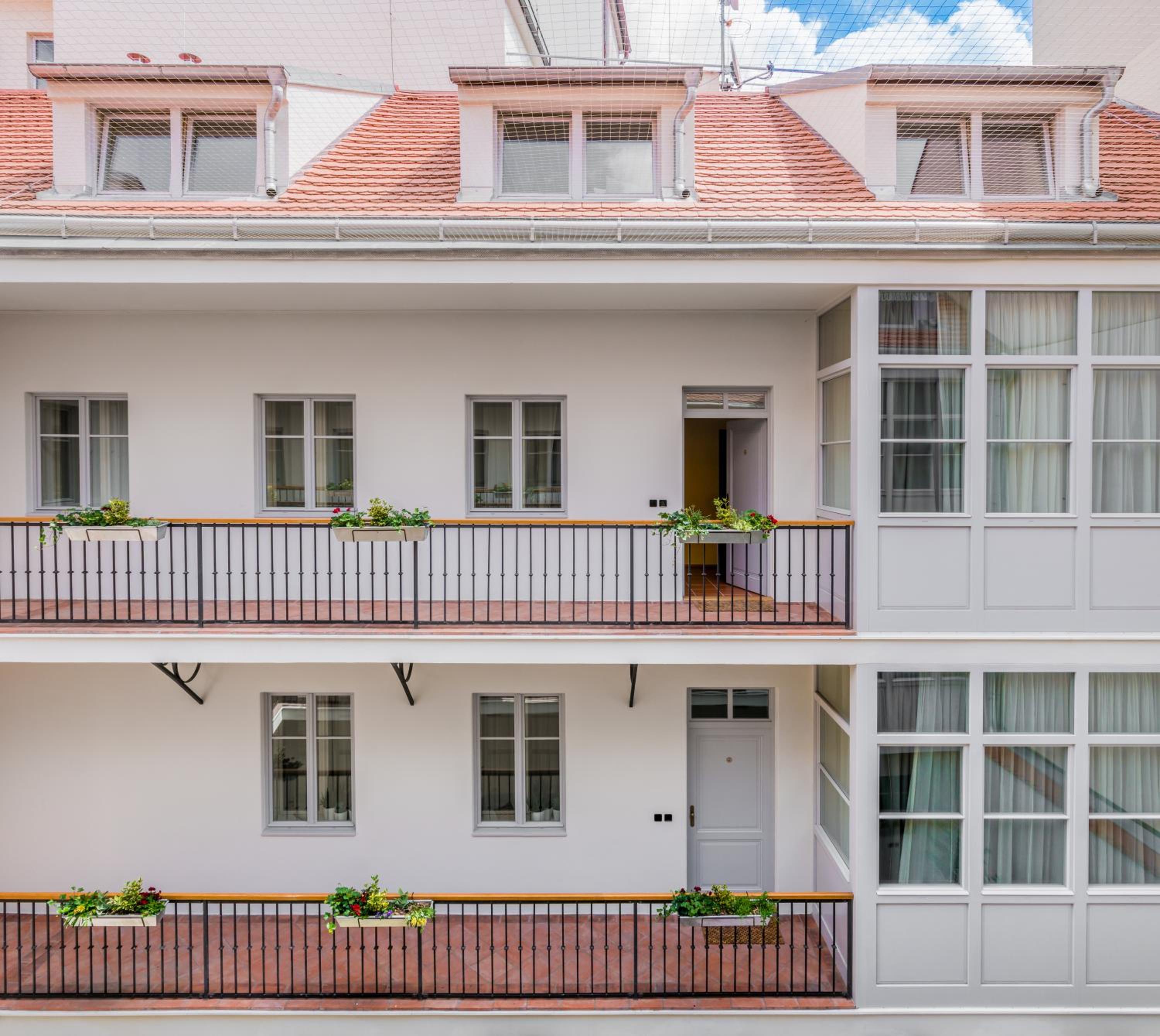 4 Trees Apartments by Adrez Living 1/24