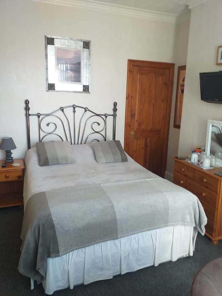 Bryn Coed Guest House 7/16