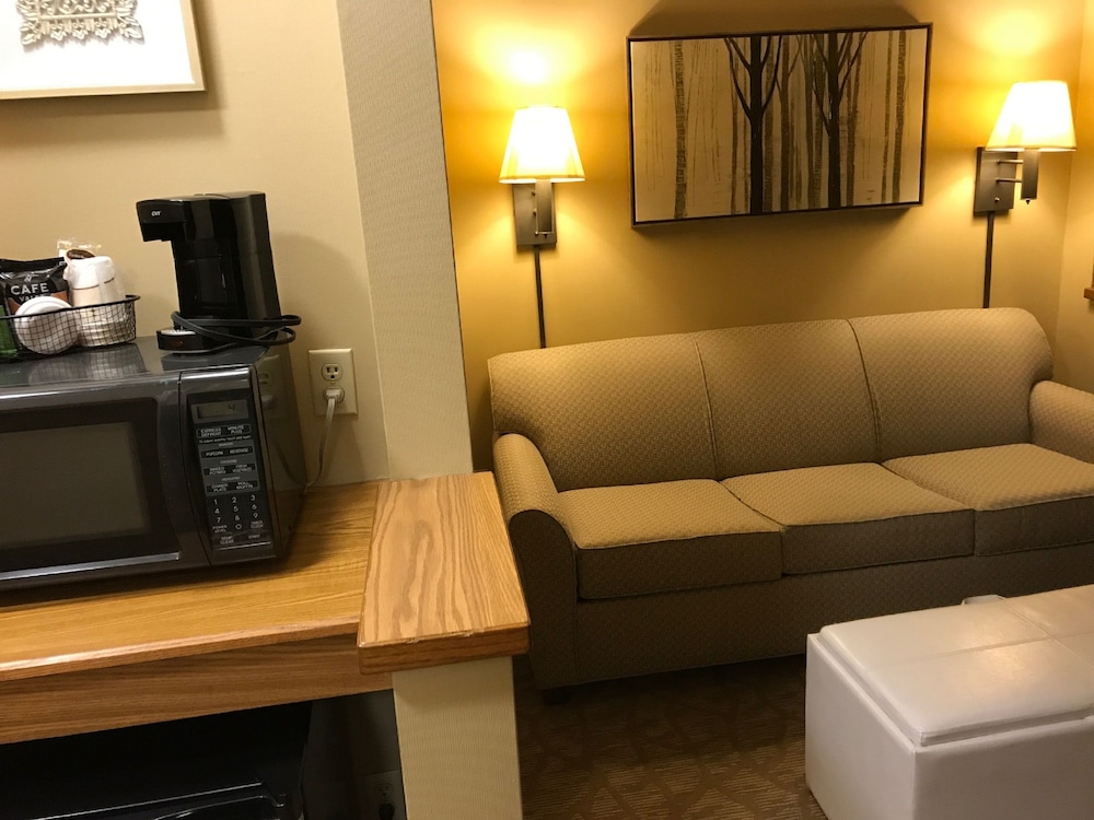 Expressway Suites Bismarck 46/65